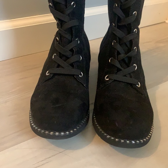 Black boots - Picture 3 of 5